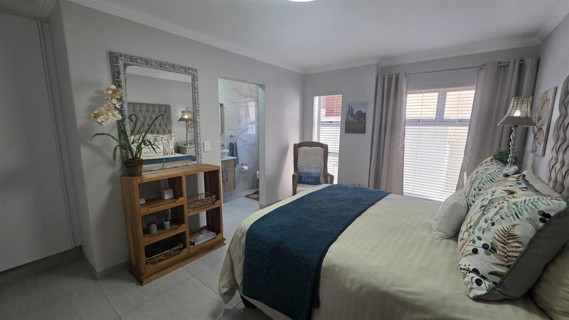 5 Bedroom Property for Sale in Monte Christo Western Cape